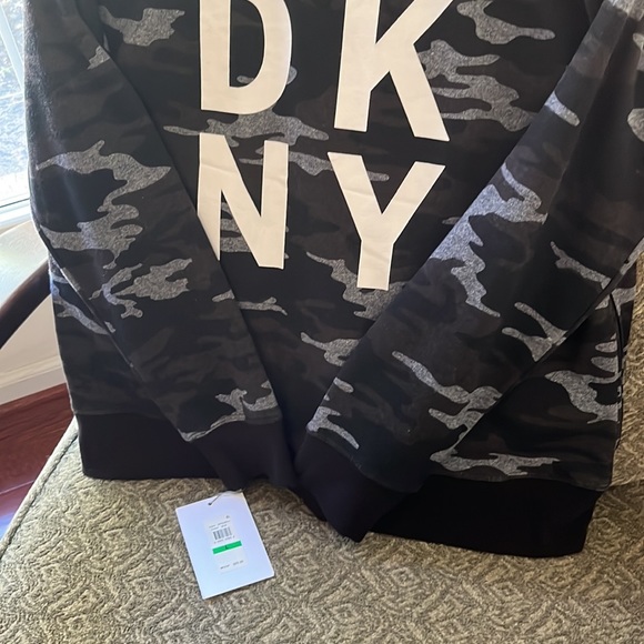 DKNY Camo sweatshirt size L/ G NWT - Picture 9 of 12